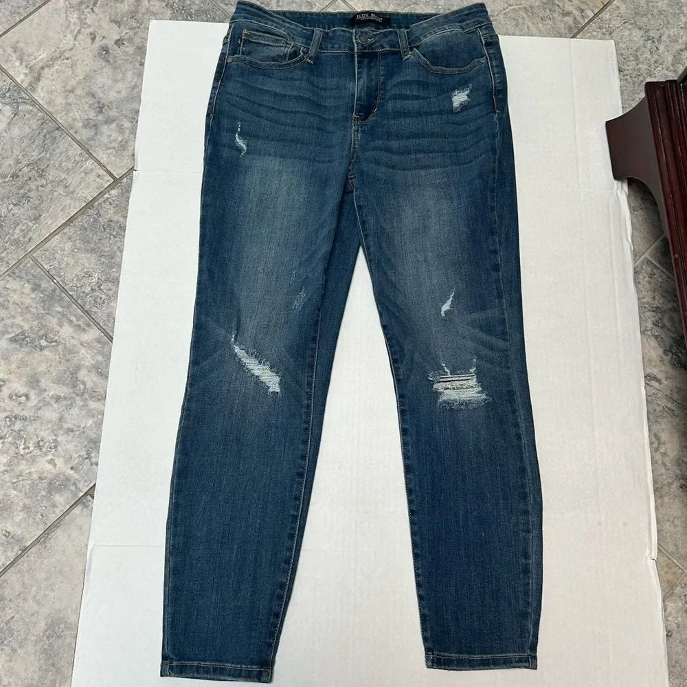 Judy Blue Relaxed Fit Distressed Jeans size 31 Style #8289‎